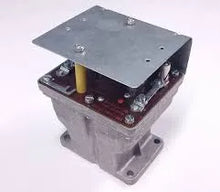 Load image into Gallery viewer, BOSCH BATTERY RELAY | 0 333 300 003
